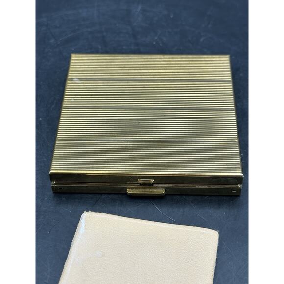 Vintage Volupte 1940's Makeup Compact With Puff Gold Tone Over Brass 3 Inches - Picture 4 of 7
